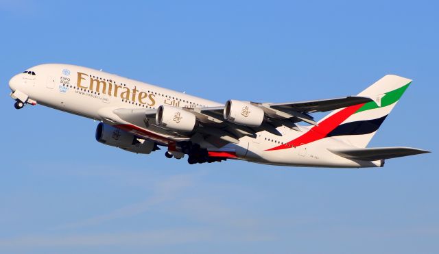 Airbus A380-800 (A6-EEU)
