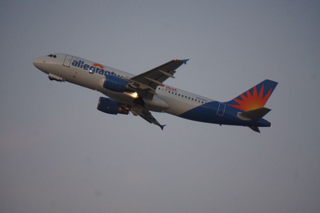 Airbus A320 (N320NV)