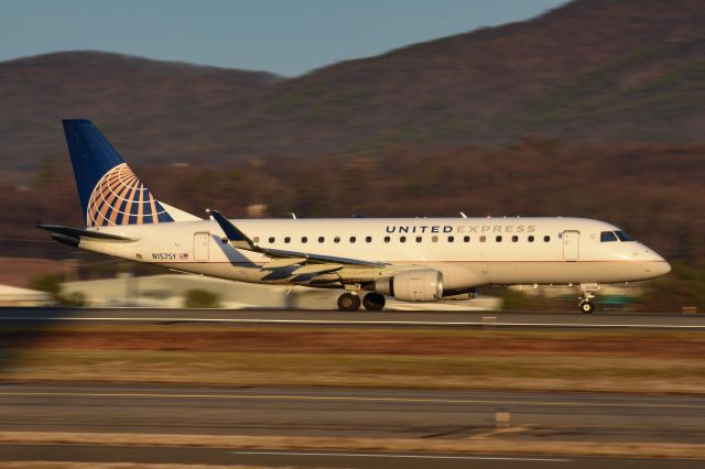 Embraer 175 (N157SY)