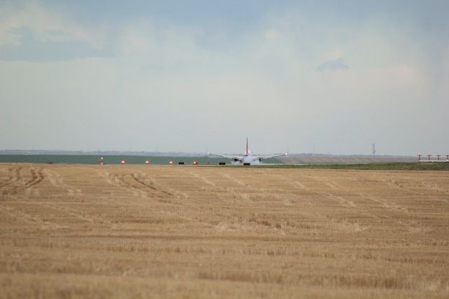 Boeing 737-700 — - Landing on 16L at KDEN