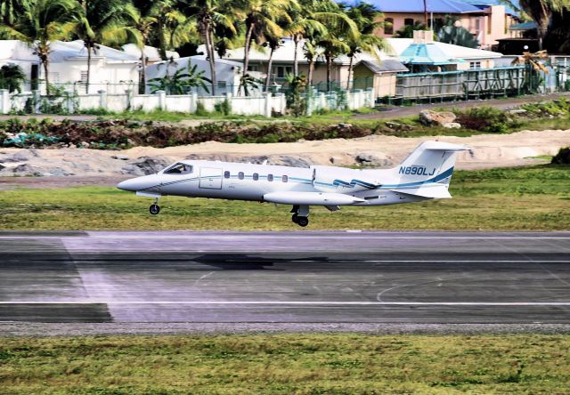 Learjet 35 (N890LJ)