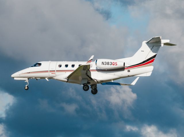 Embraer Phenom 300 (N383QS)