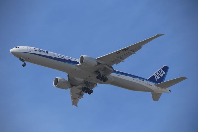 BOEING 777-300ER (JA796A)