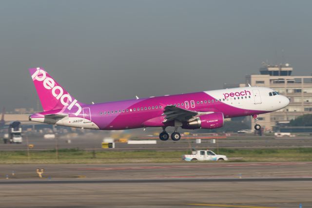 Airbus A320 (JA820P) - Peach air a320 take off from PVG，shot on 2019/5/2