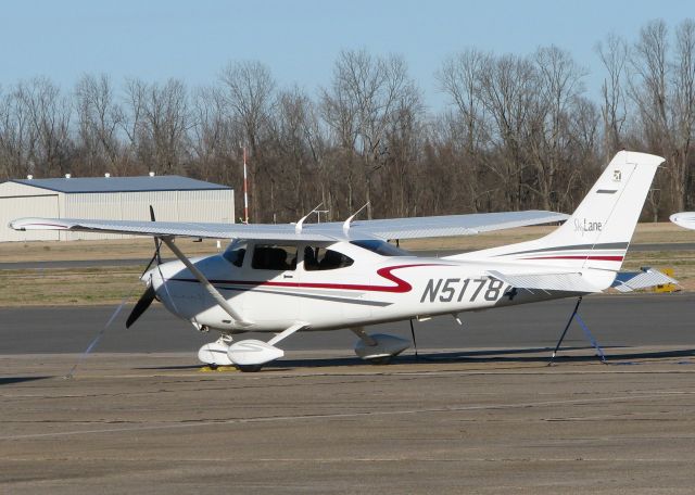 Cessna Skylane (N51784) - Parked at the Downtown Shreveport airport.