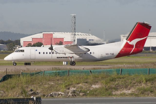 de Havilland Dash 8-200 (VH-TQS)