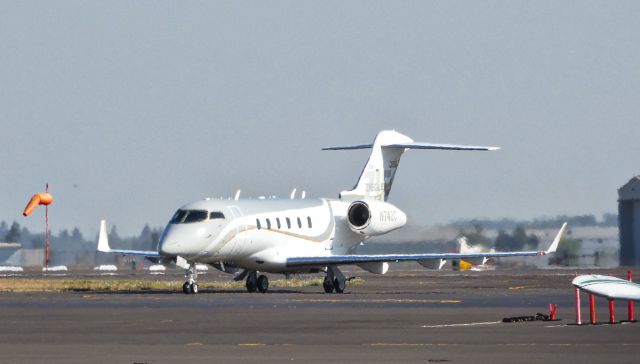 Bombardier Challenger 300 (N74ZC)