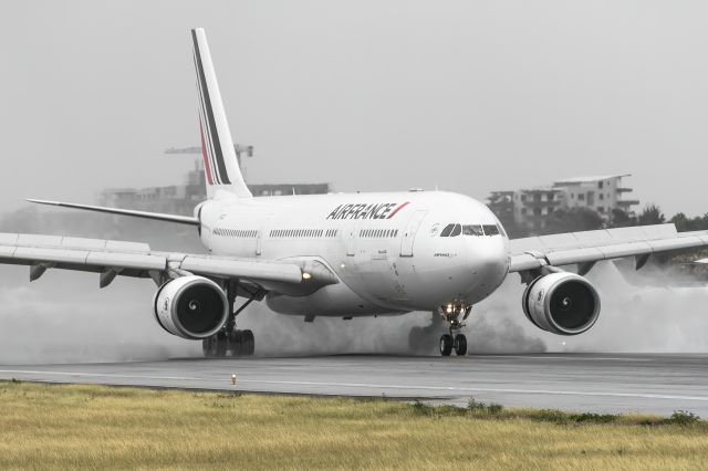 Airbus A330-200 (F-GZCE)