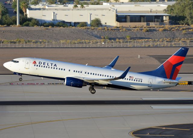 Boeing 737-800 (N3745B)