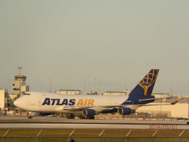 Boeing 747-400 (N492MC)