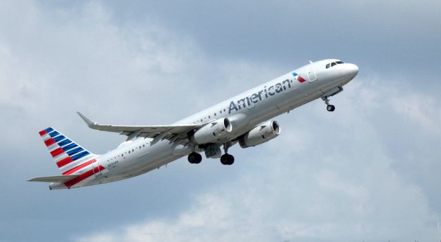 Airbus A321 (N994AN) - Shortly after departure is this 2016 American Airlines Airbus A321-231 in the Summer of 2020.