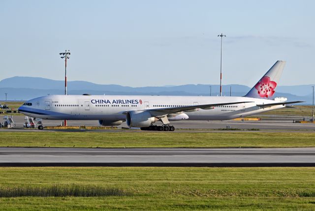 BOEING 777-300ER (B-18001)