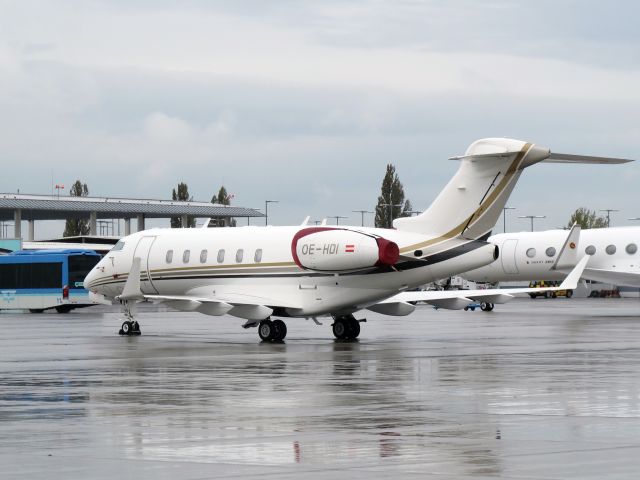 Bombardier Challenger 300 (OE-HDI)