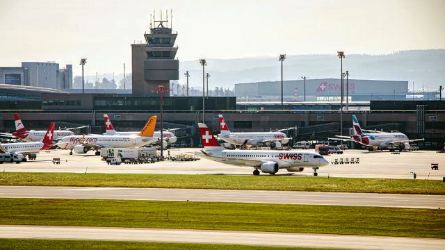 Airbus A220-100 (HB-JBB)