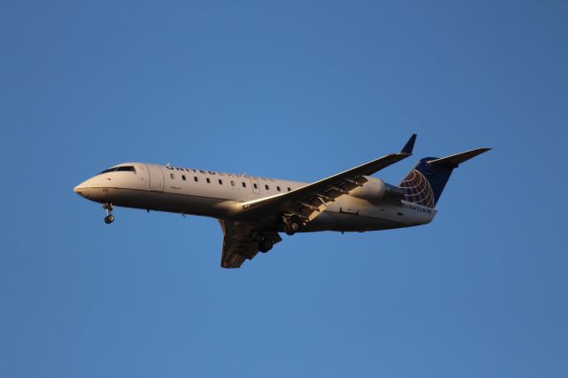 Canadair Regional Jet CRJ-200 (N412AW) - Landing 28C