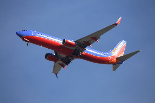 Boeing 737-800 (N8648A)