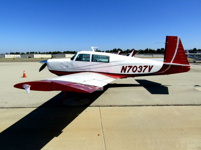 Mooney M-20 (N7037V) - On the ramp