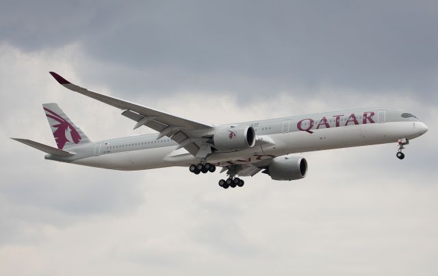 Airbus A350-1000 (A7-ANJ) - Short Final to Rwy 16R