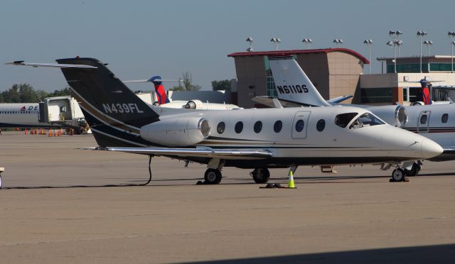 Beechcraft Beechjet (N439FL) - This Beechcraft Beechjet is sitting in the Tac-Air tarmac awaiting its passengers.