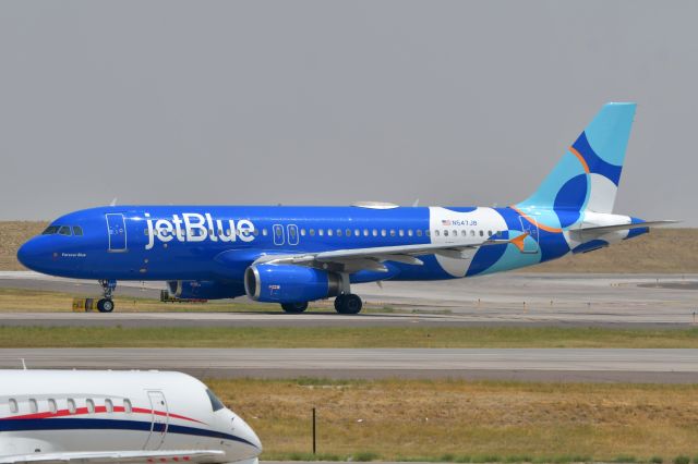 Airbus A320 (N547JB)