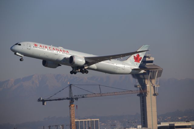 Boeing 787-9 Dreamliner (C-FPQB)