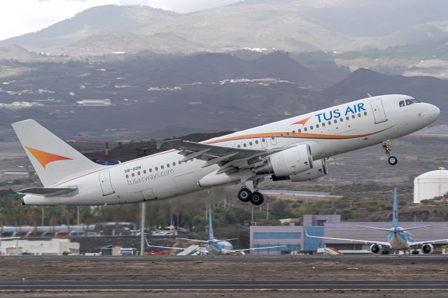 Airbus A320 (5B-DDN)