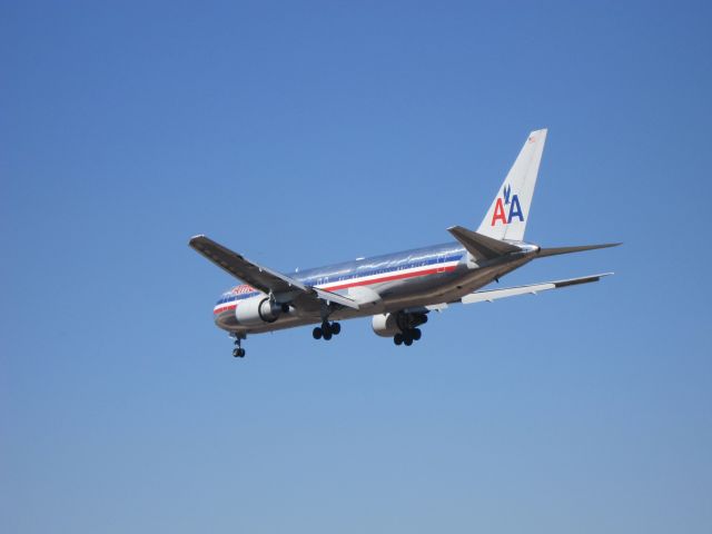 BOEING 767-300 (N371AA) - Landing in SCEL RWY 17R