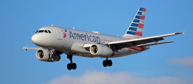 Airbus A319 (N822AW) - phoenix sky harbor international airport AAL1892 br /22FEB20