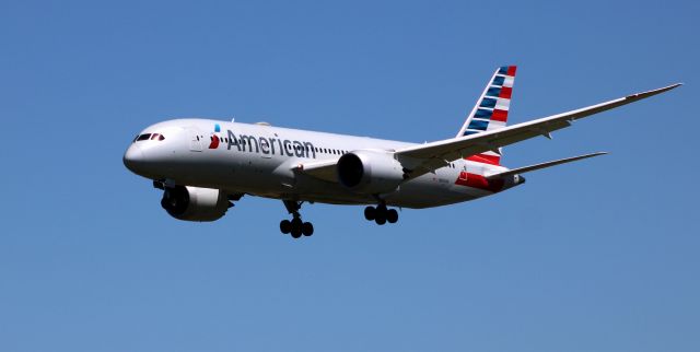 Boeing 787-8 (N800AN) - On final is this 2015 American Airlines Boeing 787-8 Dreamliner from the Spring of 2021.