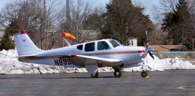 Beechcraft Bonanza (33) (N892R)