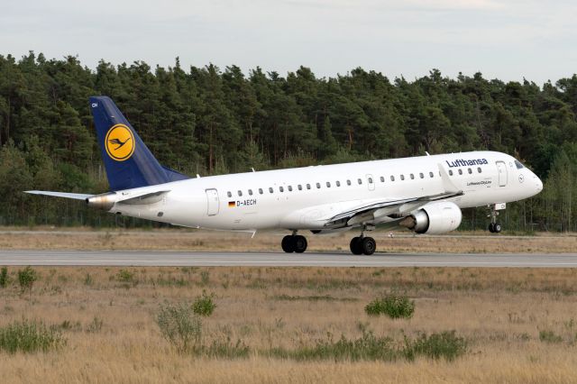 Embraer ERJ-190 (D-AECH)