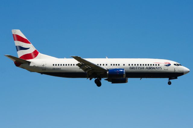 BOEING 737-400 (ZS-OAO) - Short Final to RWY 26 at PLZ