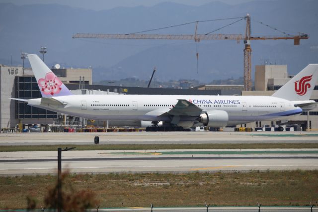 BOEING 777-300ER (B-18002)