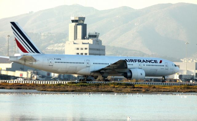 Boeing 777-200 (F-GSPA) - Taxiing to 28L for take off to CDG (AF # 083). 01-31-2013