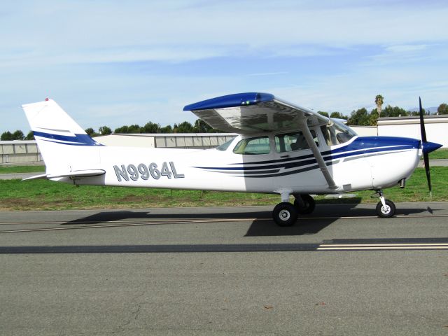 Cessna Skyhawk (N9964L) - Taxiing to RWY 24