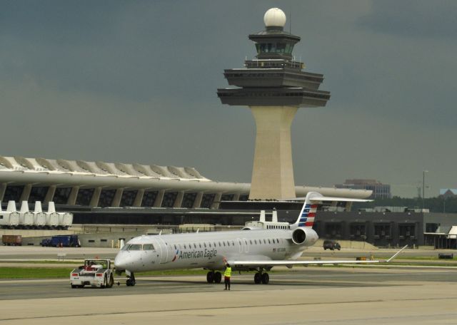 Canadair Regional Jet CRJ-900 (N576NN) - American Eagle Canadair CL-600-2D24 Regional Jet CRJ-900LR N576NN in Washington Dulles