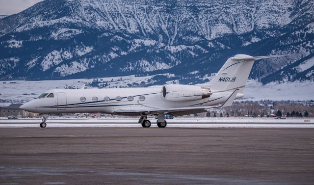 Gulfstream Aerospace Gulfstream IV (N401JS) - Nice GIV taxi at BZN