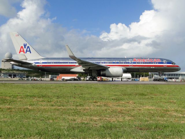 Boeing 757-200 (N195AN)