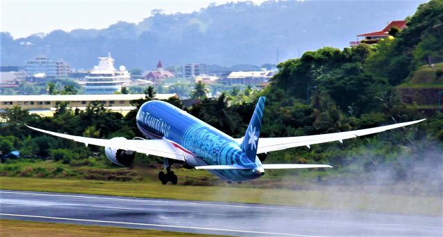 Boeing 787-9 Dreamliner (F-OMUA)