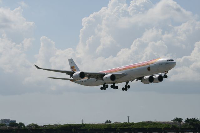 Airbus A340-600 (EC-IOB)