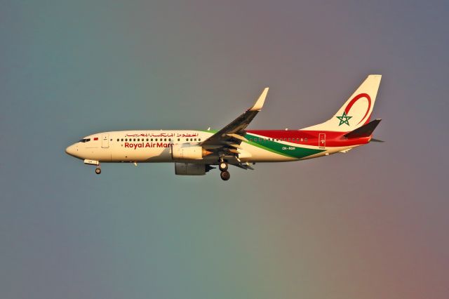 Boeing 737-800 (CN-RGH) - Palaiseau.Approching runway O6.br /Note the rainbow in the background.