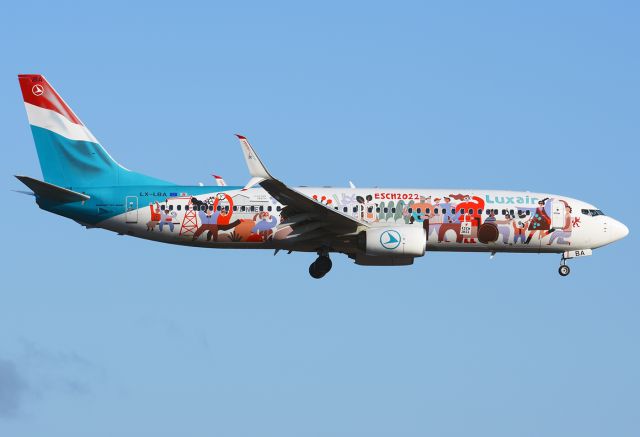 Boeing 737-800 (LX-LBA)