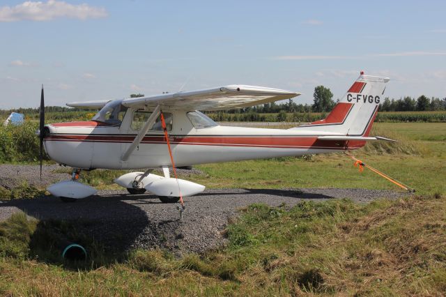 — — - C-VFGG Cessna 150 stationné à laéroport de Joliette CSG3 QC. le 12-08-2018