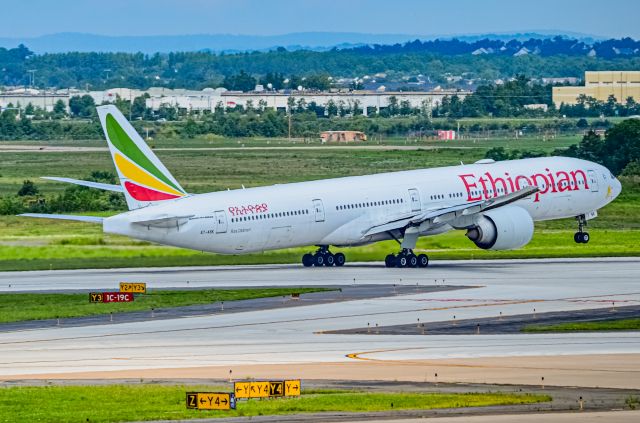 BOEING 777-300 (ET-ASK)