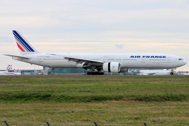 BOEING 777-300ER (F-GSQF)