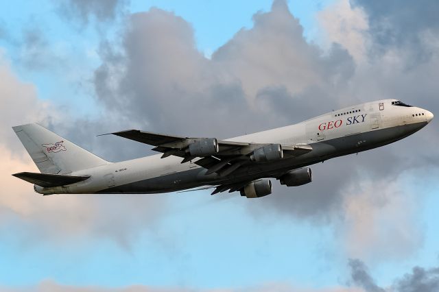 Boeing 747-200 (4L-GEO)