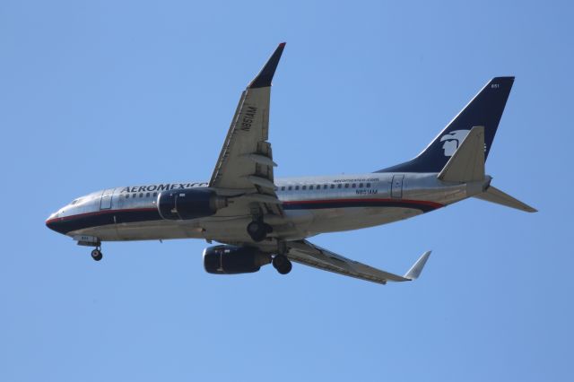 Boeing 737-800 (N851AM)