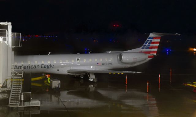 Embraer ERJ-145 (N664MS) - American Eagle Embraer ERJ-145LR N664MS in Toledo Express 