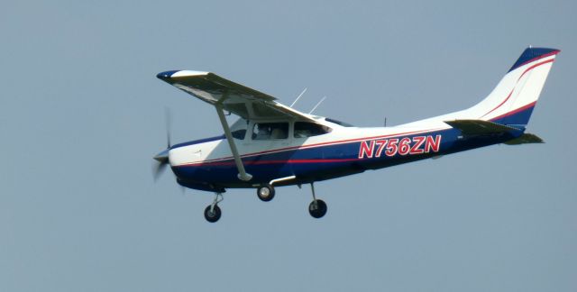 Cessna Skylane RG (N756ZN) - On short final is this 1979 Cessna R182 Skylane RG in the Summer of 2023.