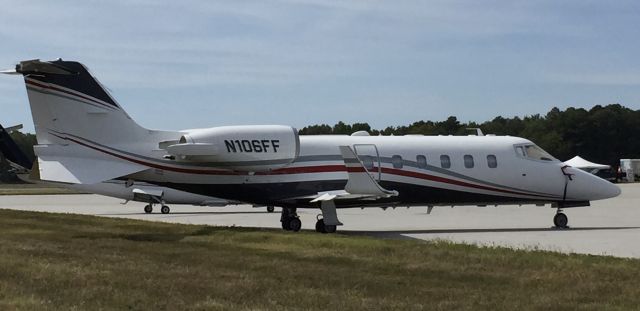 Learjet 55 (N106FF)